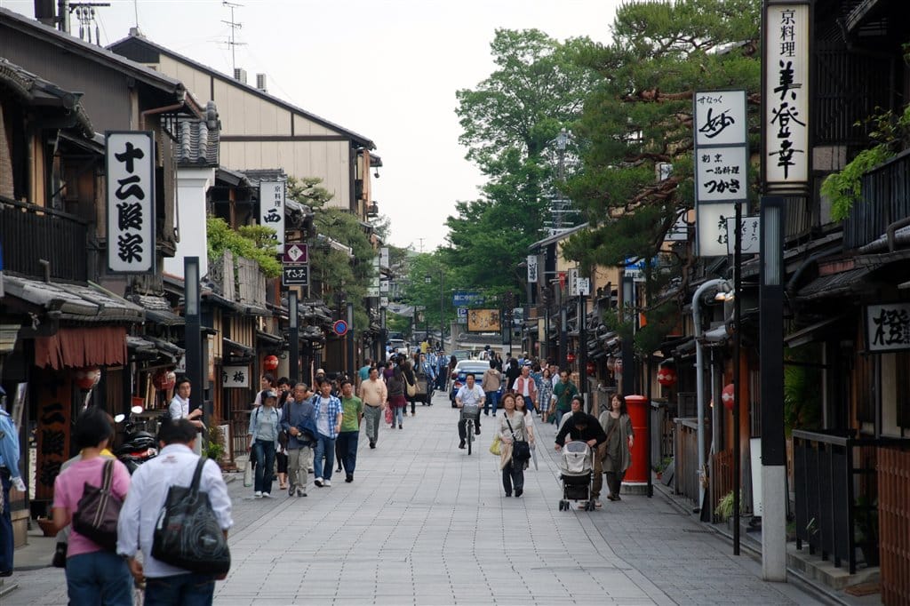 花見小路通の街並み