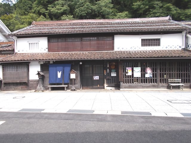 辻本店の本社の外観
