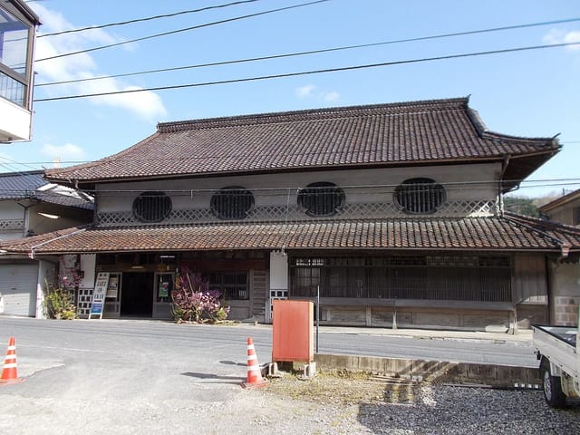 芳烈酒造の外観