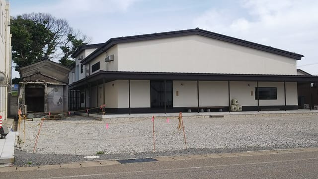 再建された加賀の井酒造の外観