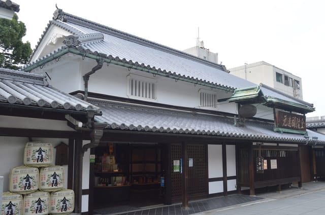 西野金陵の酒造施設の外観