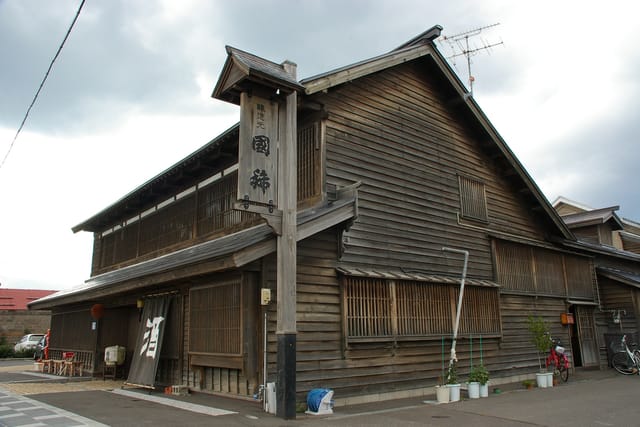 国稀酒造の歴史ある酒蔵の外観