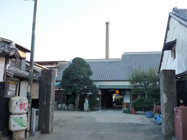 村井醸造の店構えと蔵