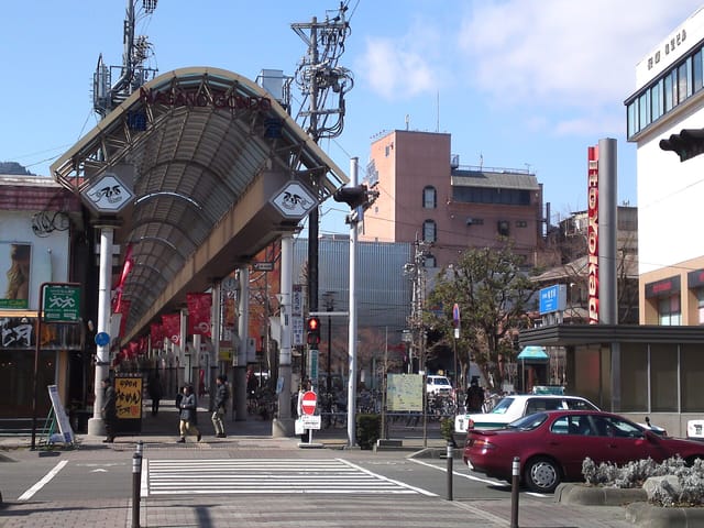 権堂アーケードの東入口