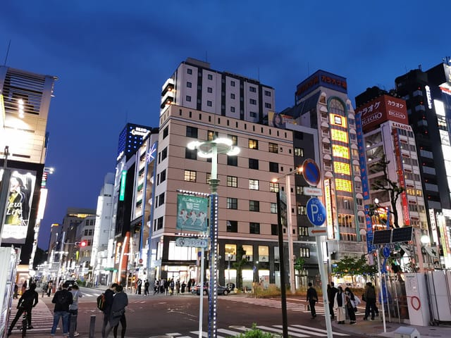 錦三丁目の夜の様子