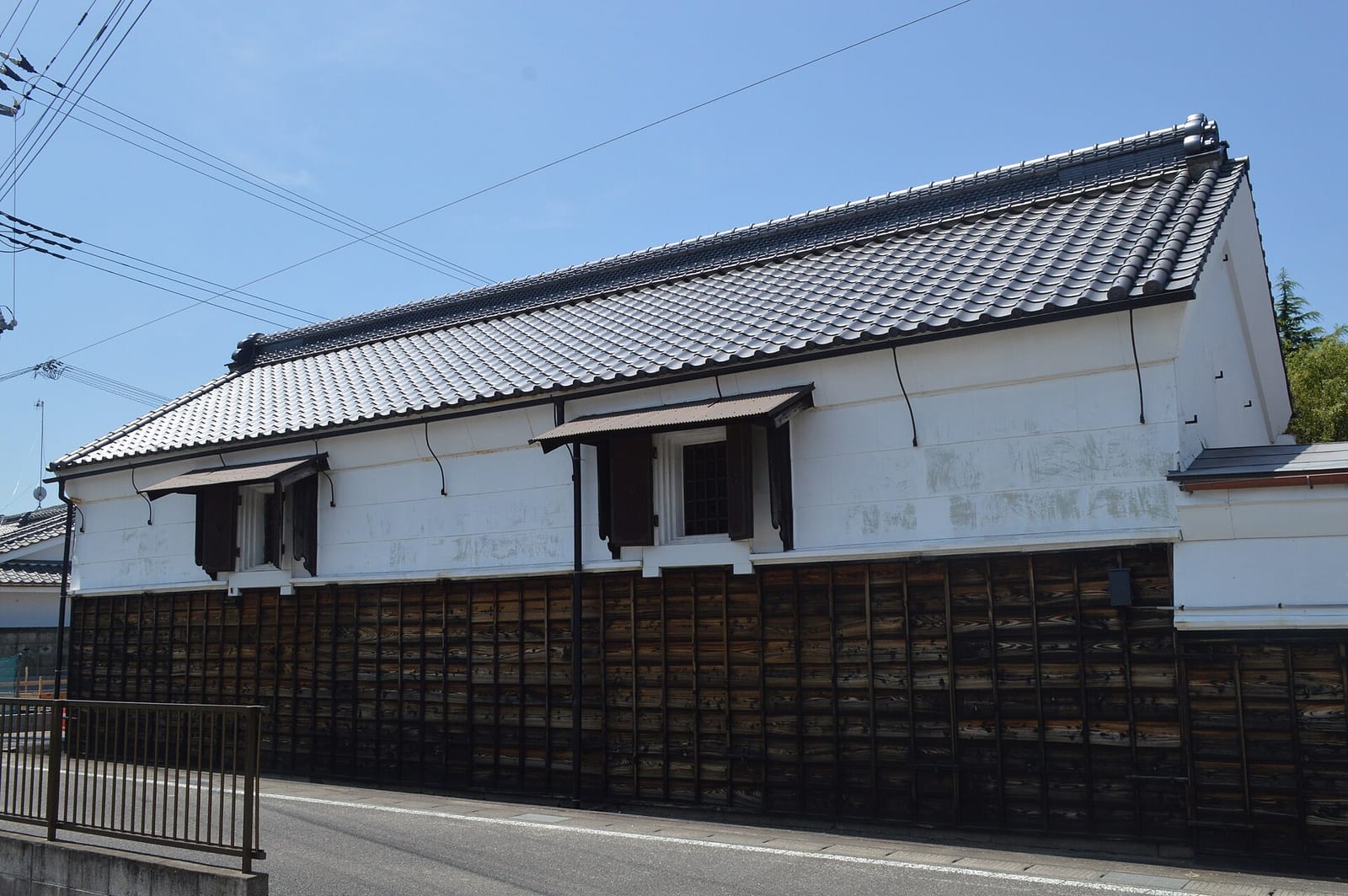 西岡本店の建物