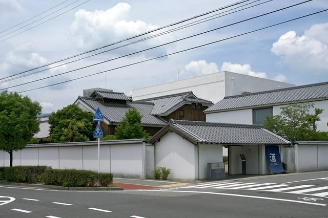 酒ミュージアム（白鹿記念酒造博物館）の外観