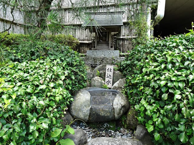 小澤酒造の構内に湧く仕込水の湧出口
