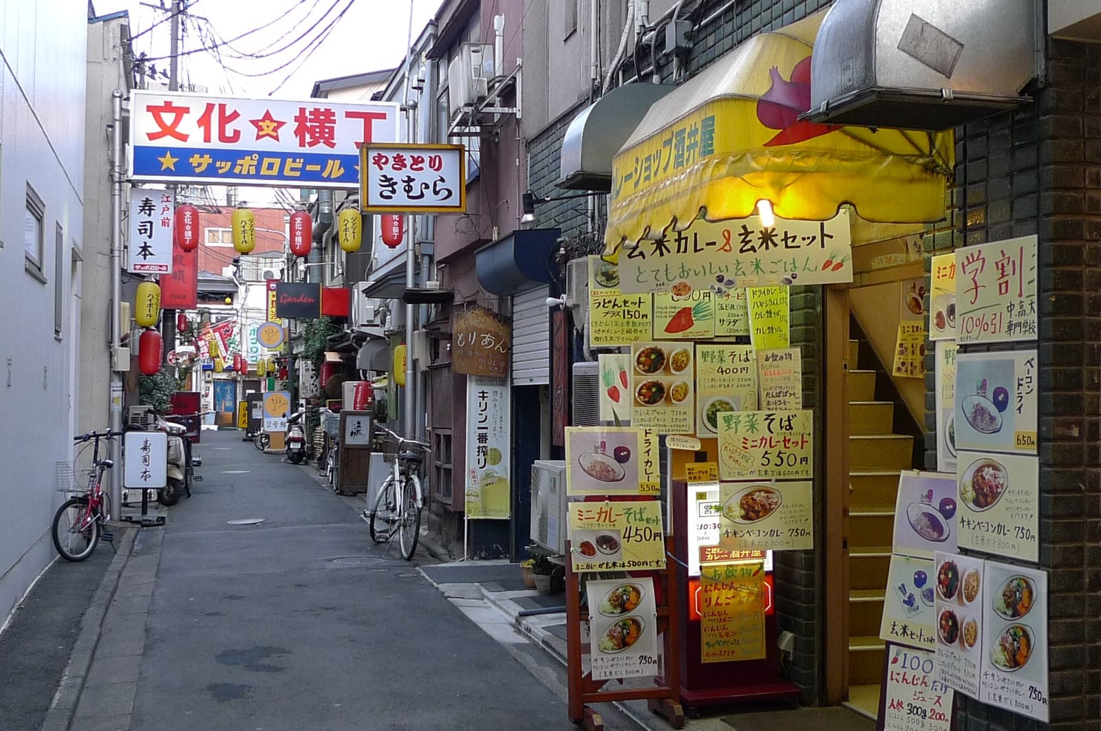 文化横丁の路地