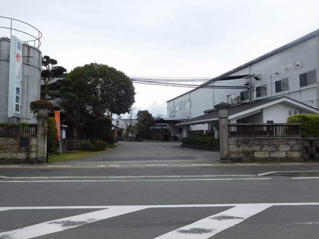 繊月酒造の本社の建物