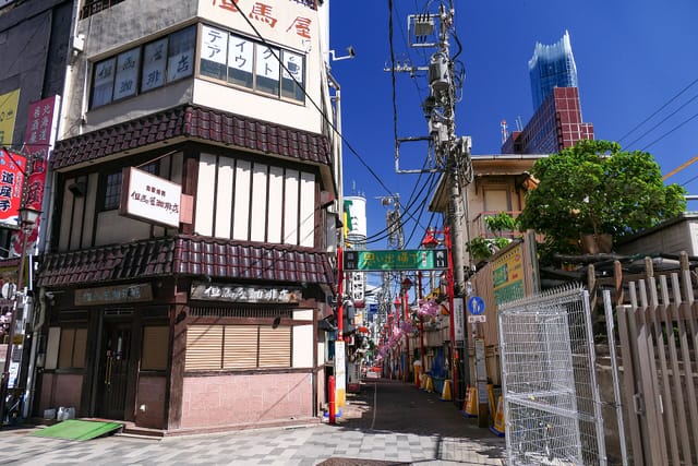 新宿西口 思い出横丁の街並み