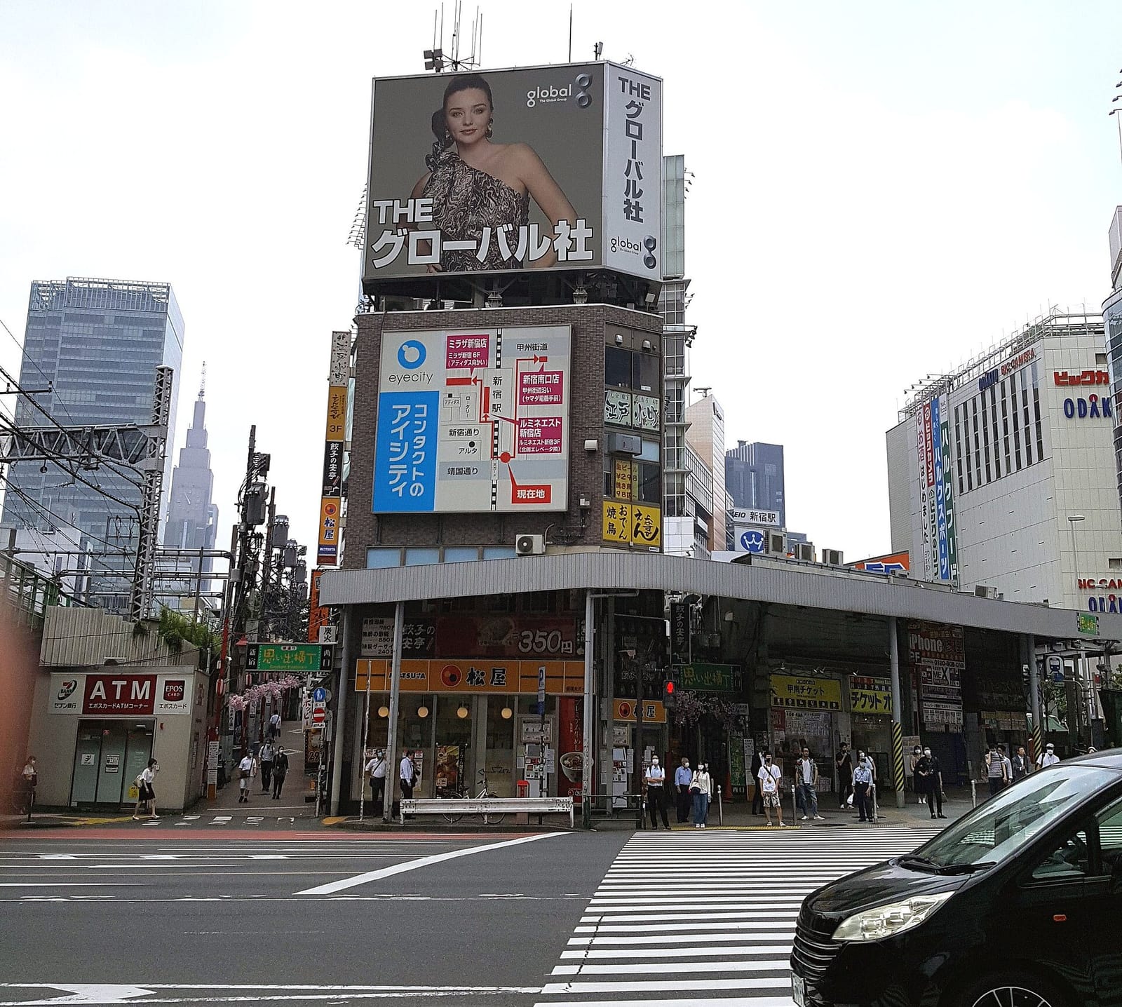 新宿西口 思い出横丁の店並み