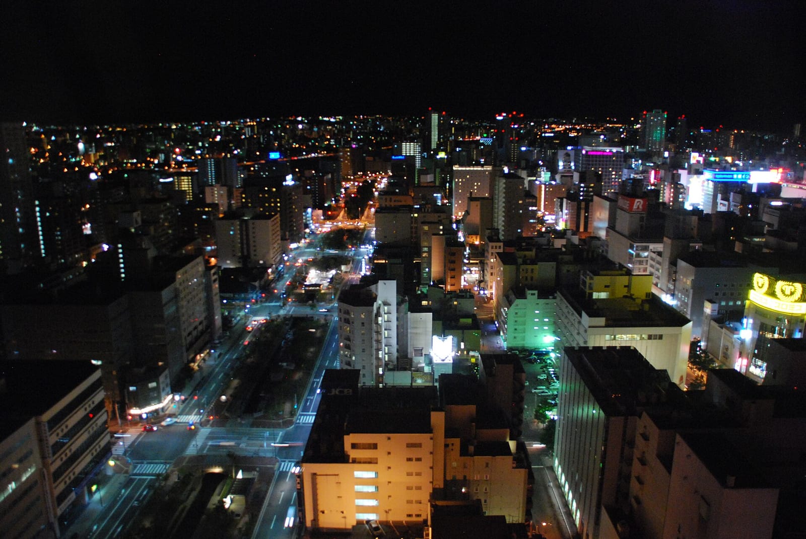 すすきのの夜の様子